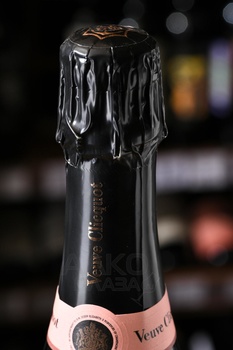 Veuve Clicquot Ponsardin Rose - шампанское Вдова Клико Понсардин Розе 0.75 л розовое брют