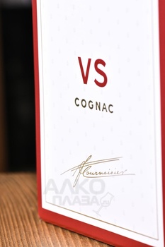 Courvoisier VS - коньяк Курвуазье ВС 0.7 л