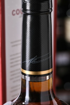 Courvoisier VS - коньяк Курвуазье ВС 0.7 л