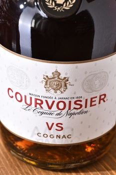 Courvoisier VS - коньяк Курвуазье ВС 0.7 л