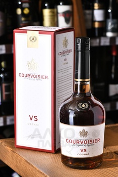 Courvoisier VS - коньяк Курвуазье ВС 0.7 л