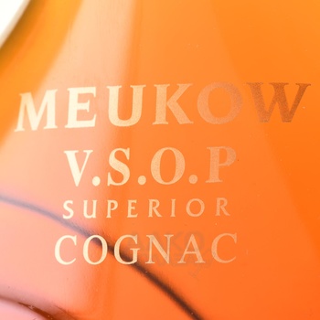 Meukow VSOP Superior - коньяк Меуков ВСОП Супериор 0.7 л в п/у +2 бокала