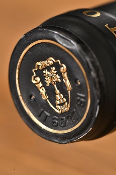 Brunello di Montalcino Madonna delle Grazie - вино Брунелло ди Монтальчино Мадонна Делле Грацие 0.75 л красное сухое