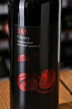 365 Wines Cherry - вино 365 Вишнёвое 0.75 л красное полусладкое