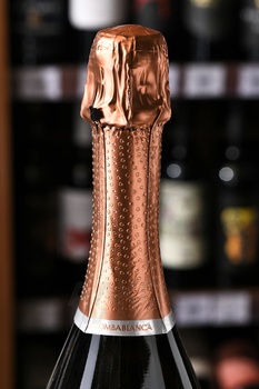 Lavi Nerello Mascalese Blanc De Noir Brut - вино игристое Лави Нерелло Маскалезе Блан де Нуар Брют 0.75 л белое брют