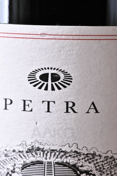 Petra Quercegobbe - вино Куэрчегоббе Петра 2018 год 0.75 л красное сухое IGT