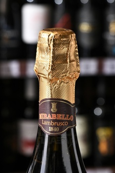 Lambrusco Mirabello Rosso - вино игристое Ламбруско Мирабелло Россо 0.75 л красное полусладкое
