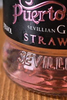 Puerto de Indias Sevillian Premium Strawberry Gin - Пуэрто де Индиас Севиллиан Джин Премиум Строберри 0.7 л