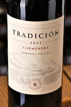 Vina Requingua Tradicion Carmenere - вино Винья Рекуингуа Традисьон Карменер 0.75 л красное сухое