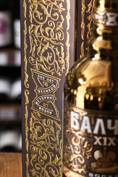 Водка Балчуг 19 век 0.5 л в п/у +2 стопки