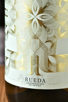 Alvarez y Diez Mantel Blanco Sauvignon Blanc - вино Альварес и Диез Мантель Бланко Совиньон Блан 0.75 л белое сухое