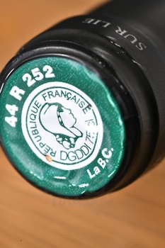 Clos des Orfeuilles Muscadet Sevre-et-Maine Sur Lie - вино Кло де Орфей Мюскаде Севр э Мэн сюр ли 0.75 л белое сухое