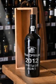 Royal Compahnia Velha Vintage Port 2012 - портвейн Реал Компания Вэлья Винтаж Порт 0.75 л в п/у дерево