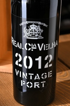 Royal Compahnia Velha Vintage Port 2012 - портвейн Реал Компания Вэлья Винтаж Порт 0.75 л в п/у дерево