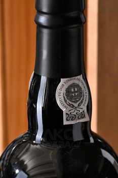 Royal Compahnia Velha Vintage Port 2012 - портвейн Реал Компания Вэлья Винтаж Порт 0.75 л в п/у дерево