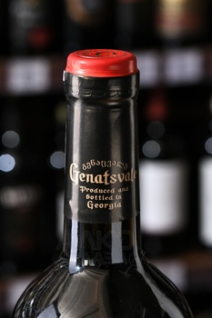 Genatsvale Kindzmarauli - вино Генацвале Киндзмараули 0.75 л красное полусладкое