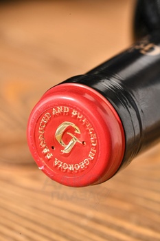 Genatsvale Kindzmarauli - вино Генацвале Киндзмараули 0.75 л красное полусладкое