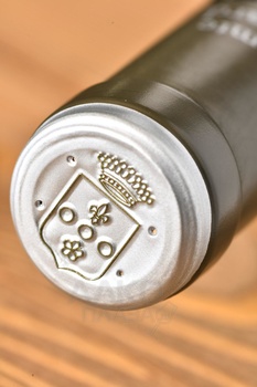 Domaine Comte Senard Aloxe-Corton Premier Cru Les Valozieres - вино Конт Сенар Ле Валозьер Алокс-Кортон Премье Крю 0.75 л красное сухое