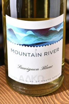Mountain River Sauvignon Blanc - вино игристое Маунтэн Ривер Совиньон Блан 0.75 л белое экстра брют