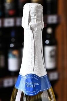 Mountain River Sauvignon Blanc - вино игристое Маунтэн Ривер Совиньон Блан 0.75 л белое экстра брют
