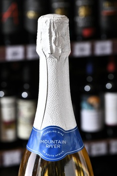 Mountain River Pinot Grigio - вино игристое Маунтэн Ривер Пино Гриджио 0.75 л белое экстра брют