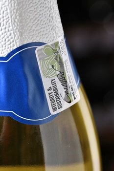 Mountain River Chenin Blanc - вино игристое Маунтэн Ривер Шенен Блан 0.75 л белое экстра брют