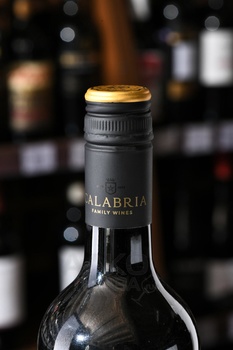 Calabria Three Bridges Shiraz - вино Калабриа Фри Бриджес Шираз 0.75 л красное сухое