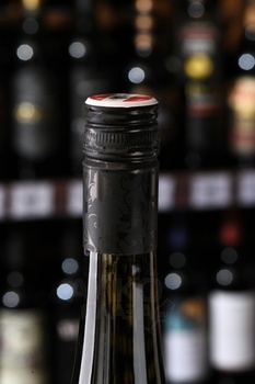 Urbanihof Gruner Veltliner - вино Урбанихоф Грюнер Вельтлинер 0.75 л белое сухое