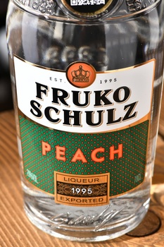Fruko Schulz Peach - ликер Фруко Шульц Персик 0.7 л