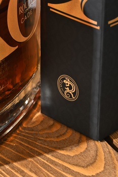 Roullet Cadet XO - коньяк Рулле Каде ХО 0.7 л в п/у 