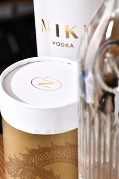 Водка Ники Пьюр 0.7 л в тубе