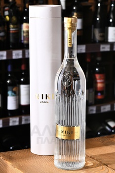 Водка Ники Пьюр 0.7 л в тубе
