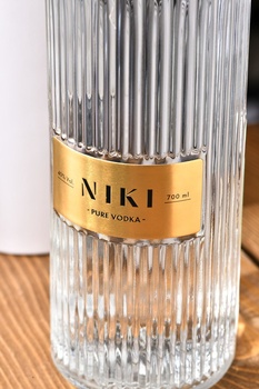Водка Ники Пьюр 0.7 л в тубе
