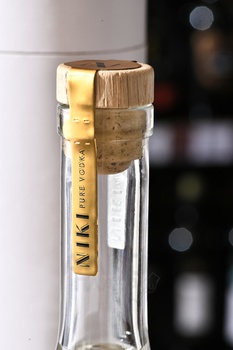 Водка Ники Пьюр 0.7 л в тубе