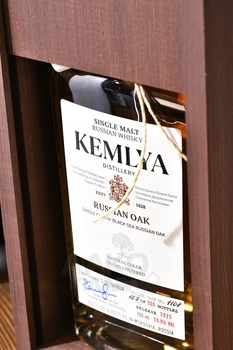 Kemlya Russian Oak - виски Кемля Рашен Оук 0.7 л в д/у