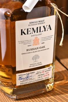 Kemlya Russian Oak - виски Кемля Рашен Оук 0.7 л в д/у