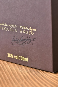 Tequila Don Julio 1942 - текила Дон Хулио 1942 0.7 л