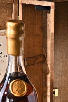 Monluc Armagnac 1975 - арманьяк Монлюк 1975 года 0.7 л