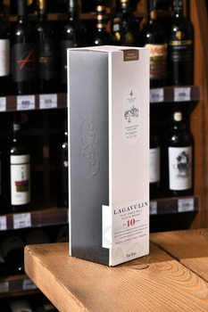 Lagavulin 10 Years Old - виски Лагавулин 10 лет 0.7 л в п/у