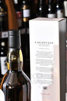 Lagavulin 10 Years Old - виски Лагавулин 10 лет 0.7 л в п/у