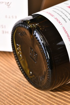 Lagavulin 10 Years Old - виски Лагавулин 10 лет 0.7 л в п/у