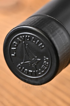 Lagavulin 10 Years Old - виски Лагавулин 10 лет 0.7 л в п/у