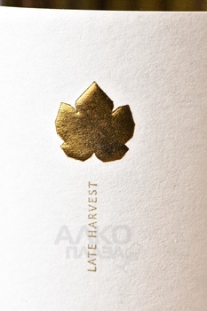 Muscat VELVET SEASON - вино Мускат Вельвет 0.5 л белое сладкое