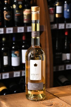 Riesling VELVET SEASON - вино Рислинг Вельвет 0.5 л белое сладкое