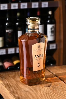 Fanagoria Anri 5 Years Old - коньяк Фанагория Анри 5 лет 0.5 л