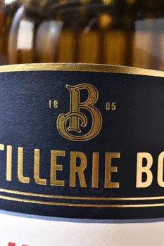 Distillerie Bouju Pineau Rouge - виски Дистиллери Бужу Пино Руж 0.7 л