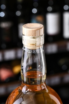 Distillerie Bouju Pineau Rouge - виски Дистиллери Бужу Пино Руж 0.7 л