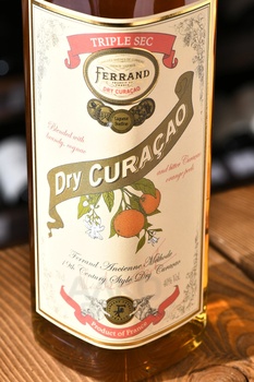 Pierre Ferrand Dry Curacao Triple Sec - ликер Пьер Ферран Драй Кюрасао Трипл Сек 0.7 л