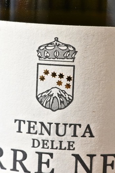 Terre Nere Etna Superiore DOC - вино Терре Нере Этна Супериоре ДОК 0.75 л белое сухое