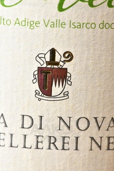 Abbazia di Novacella Gruner Veltliner - вино Аббация ди Новачелла Грюнер Вельтлинер белое сухое 0.75 л